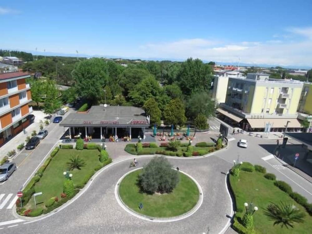 Hotel Adriatico 38/45