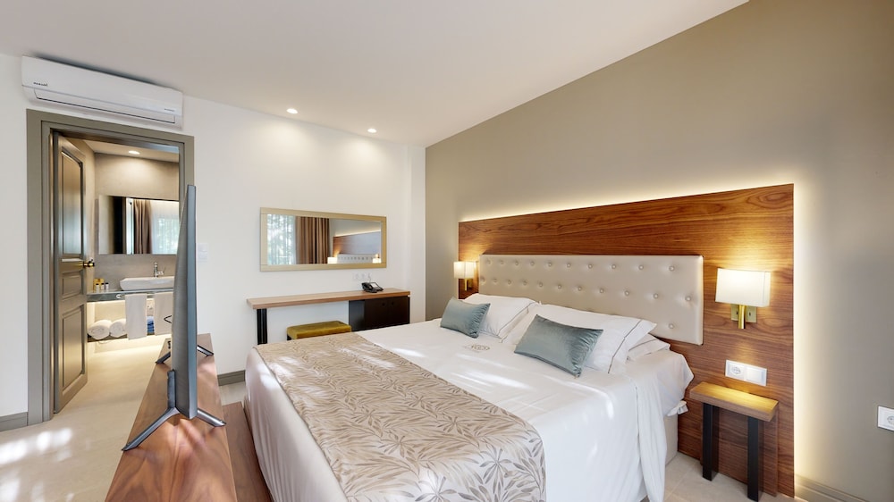 EXECUTIVE, SUITE, DOUBLE BED, SOFA