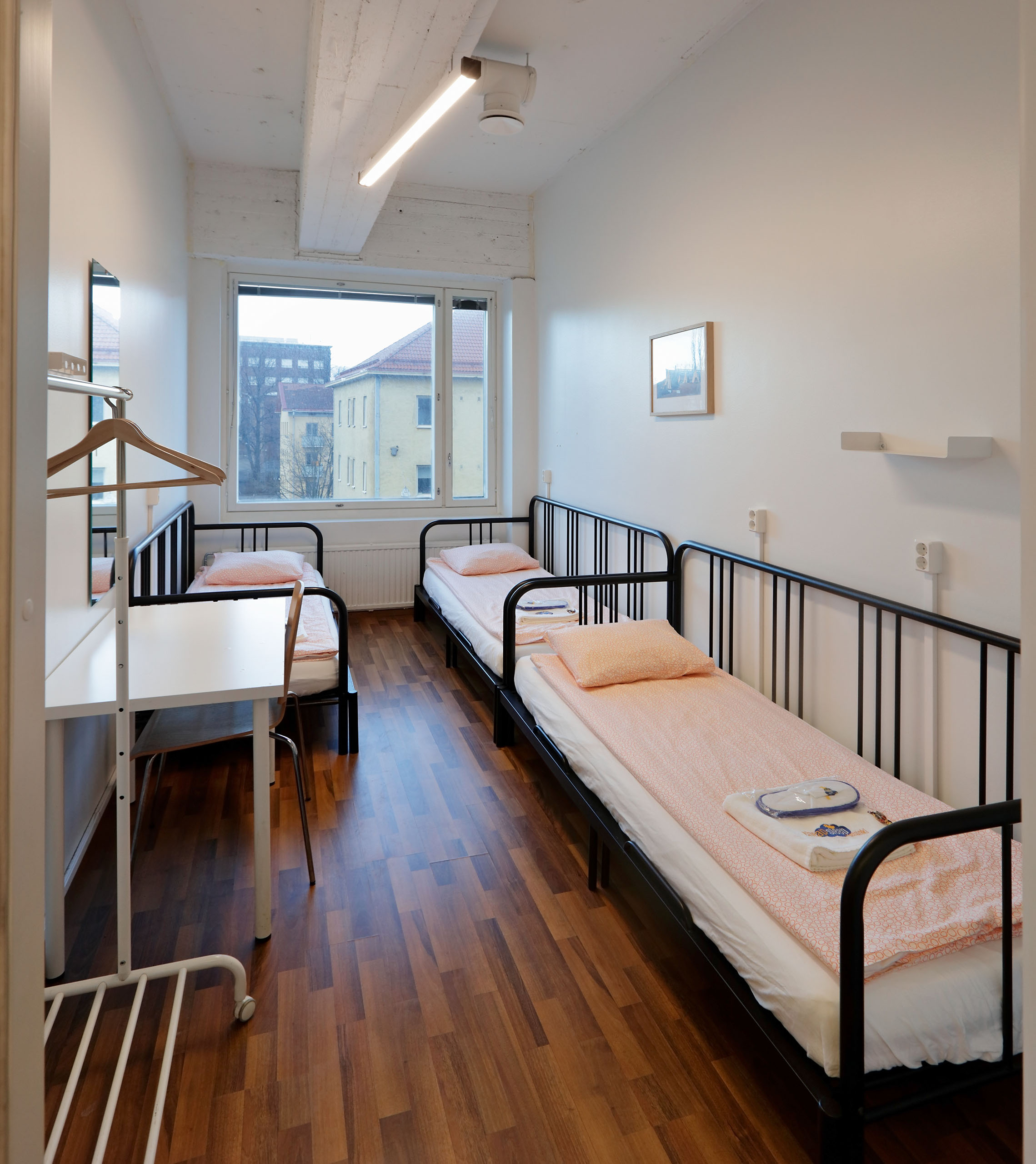 ROOM, TRIPLE, SHARED BATHROOM