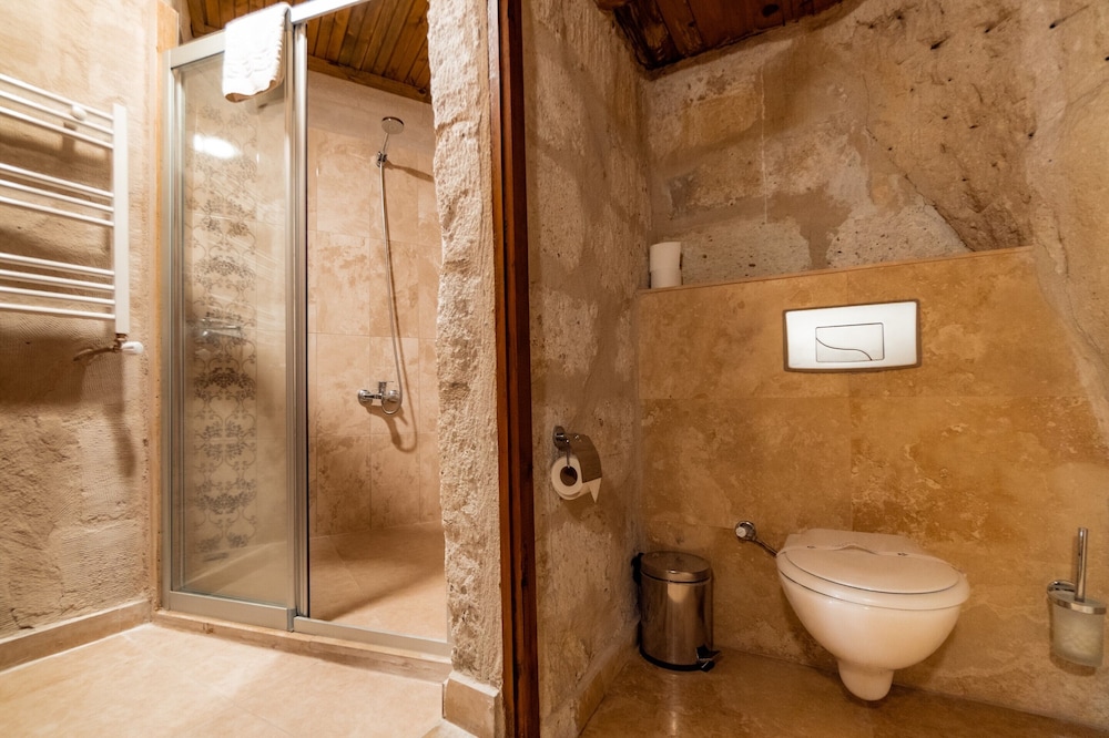 Amber Cave Suites 72/76