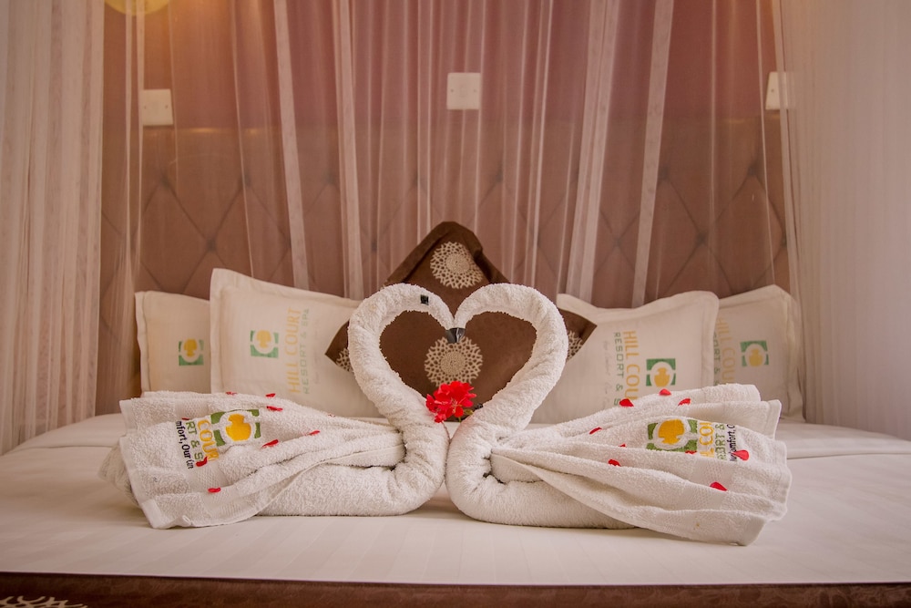 Hillcourt Resort Spa 38/76