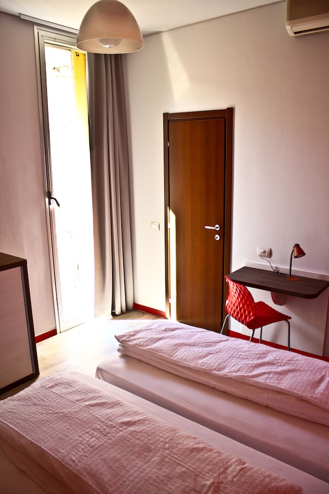 Hotel Nologo 17/72