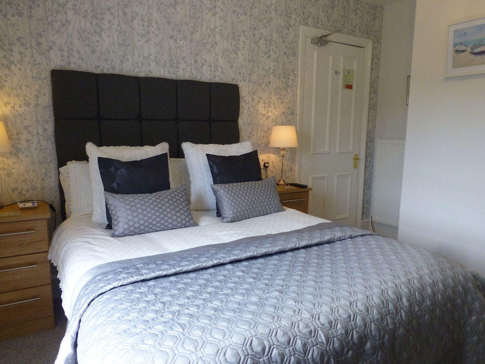 Bryn Derwen Guest House 24/60