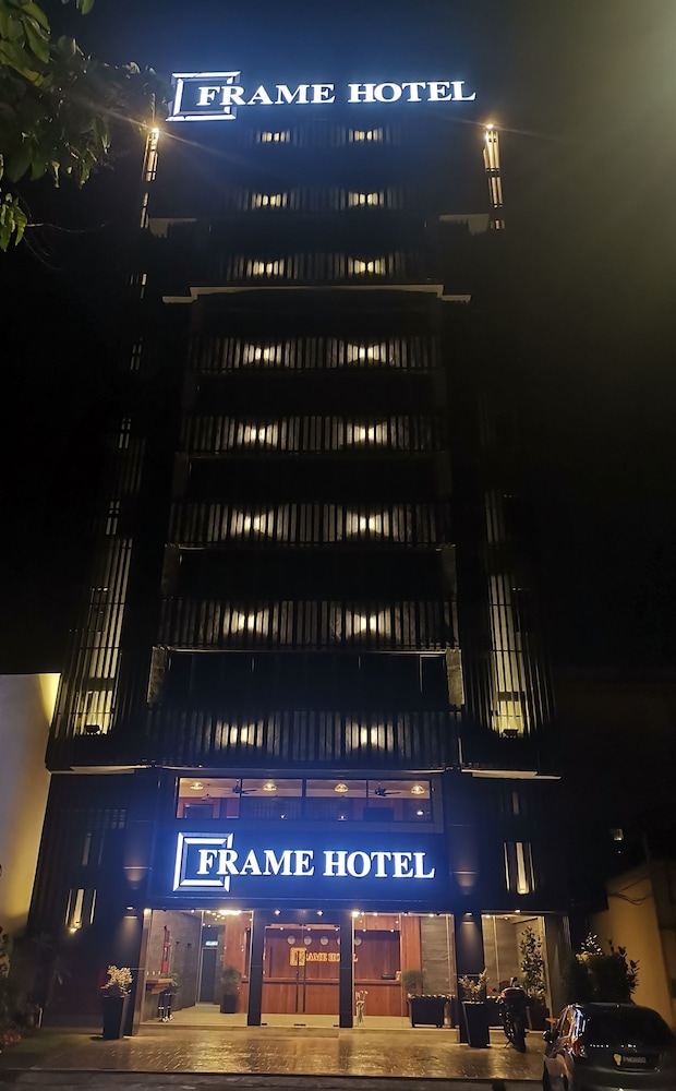 FRAME HOTEL 1/51
