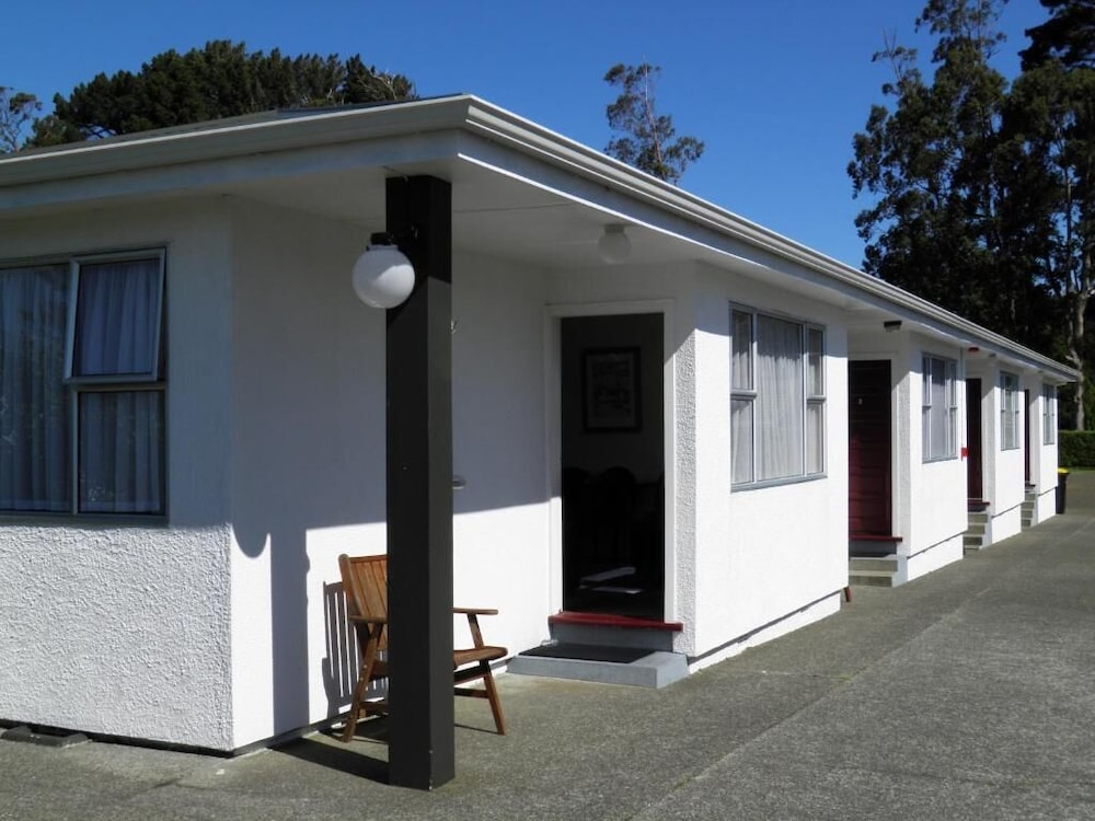 Queens Park Motels 2/60