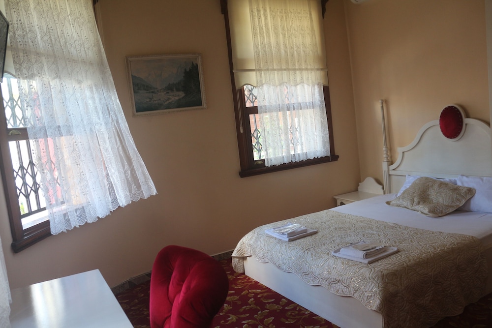 Yali Hotel 8/39
