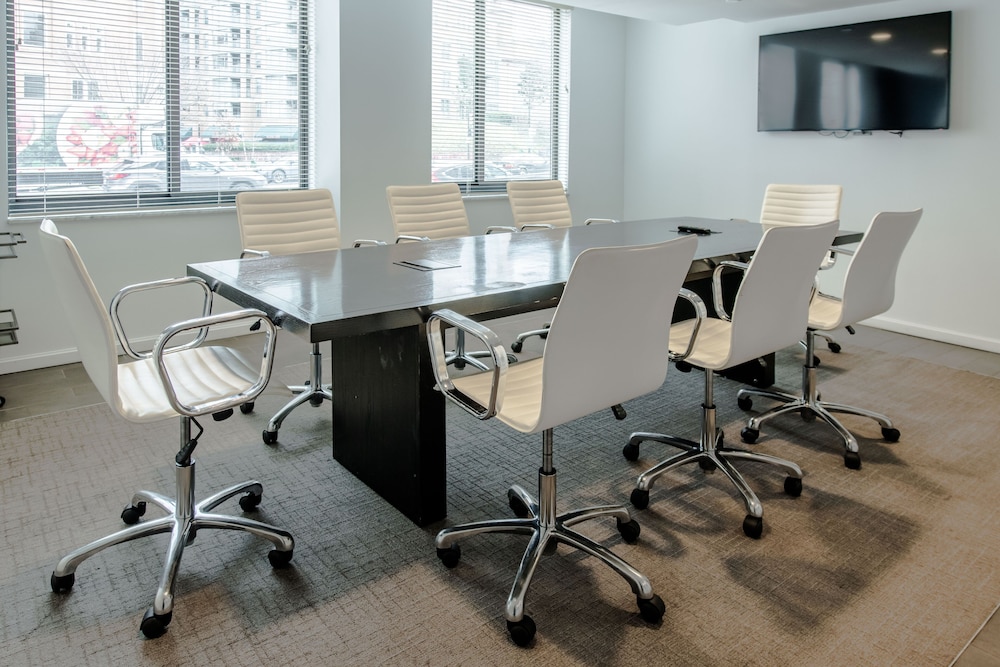 2500 Penn, a Placemakr Experience 26/29