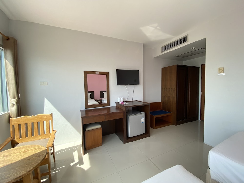 Prachuap Beach Hotel 20/40