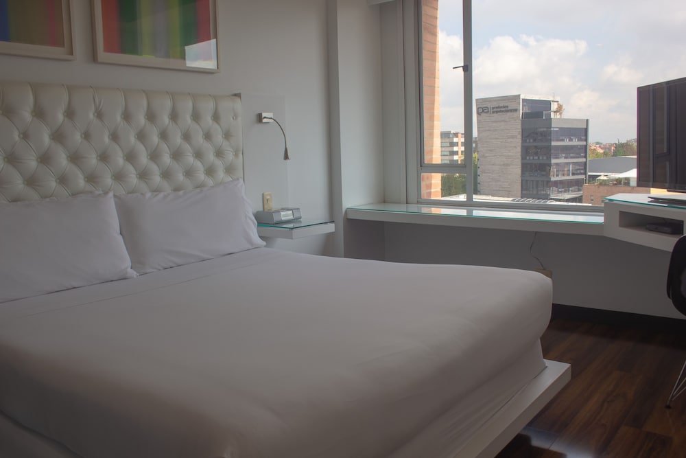 1 BEDROOM, DELUXE, SUITE, CITY VIEW, BATHTUB