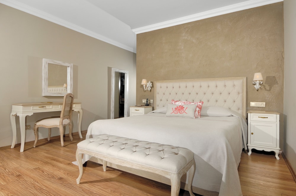 Sarpedor Boutique Hotel 12/48