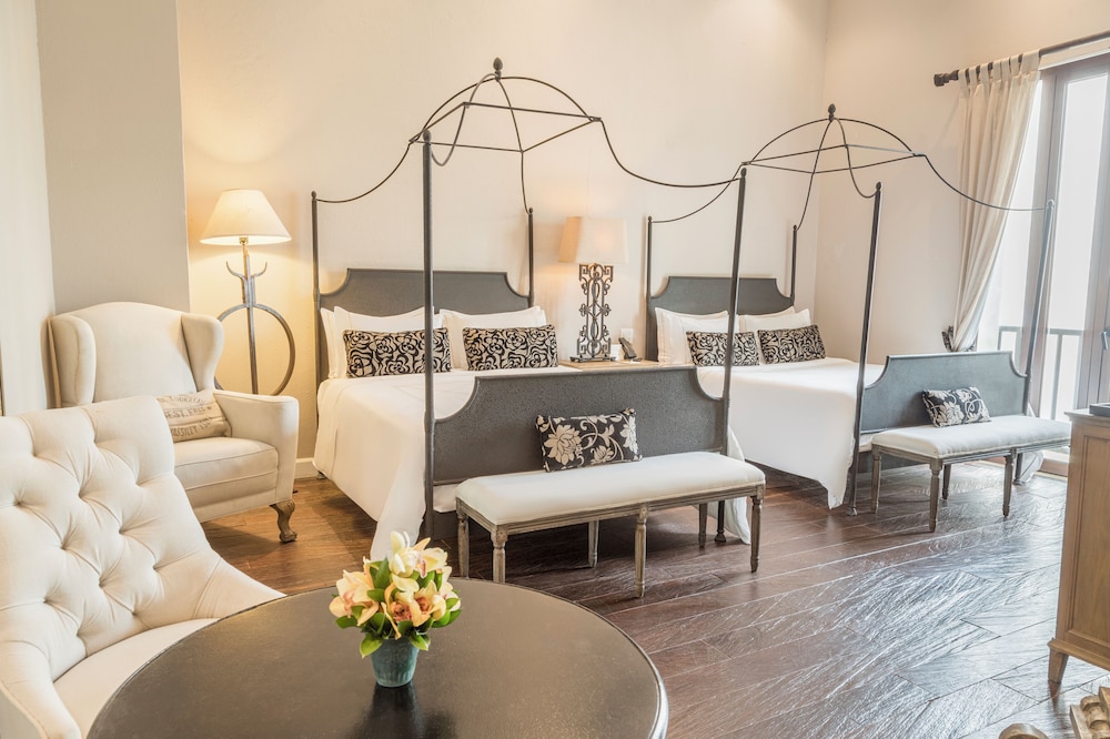 Bastion Luxury Hotel 50/75