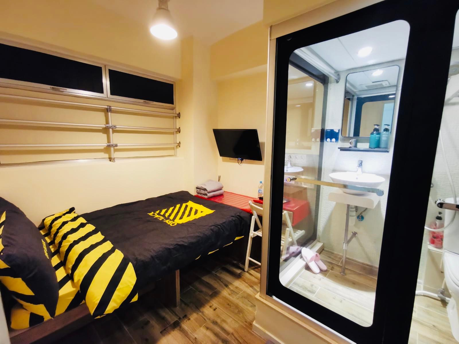 Feature, Queen Bed
