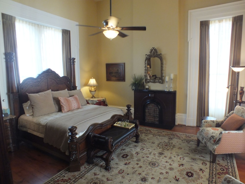 The Pepin Mansion Historic B&B 15/50