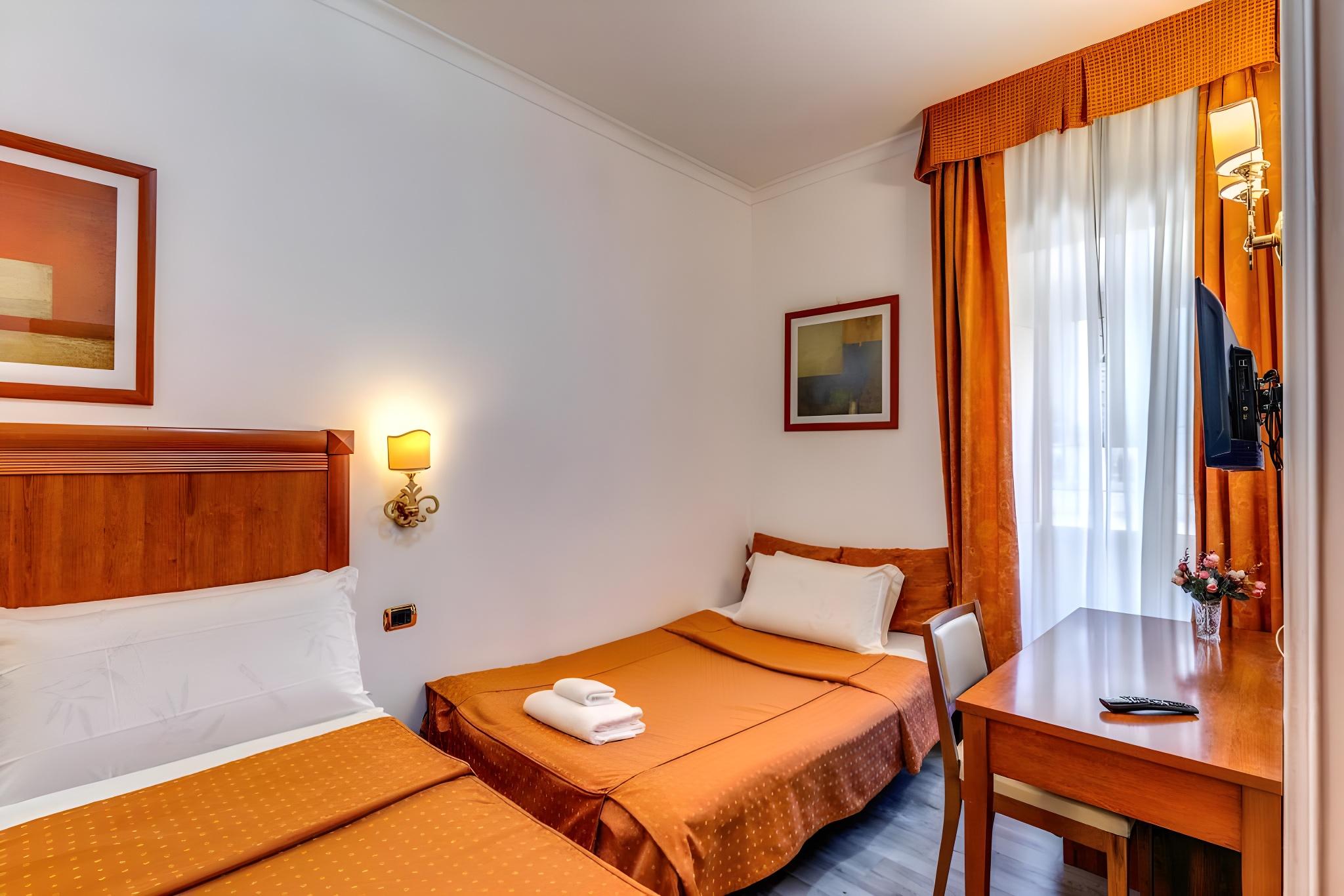 Room, Triple