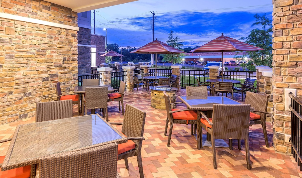 Hyatt Place Canton 40/62