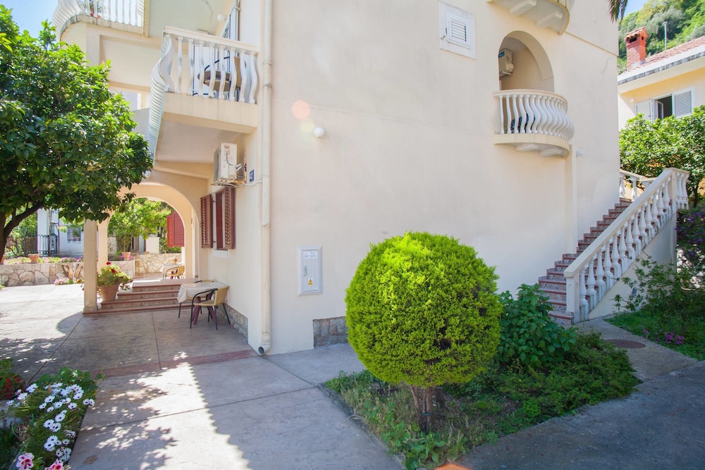 Villa Mitrovic 43/50