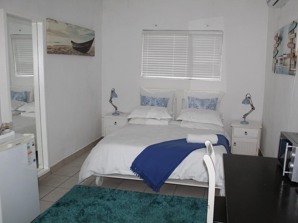 Blue's Guest House 33/33