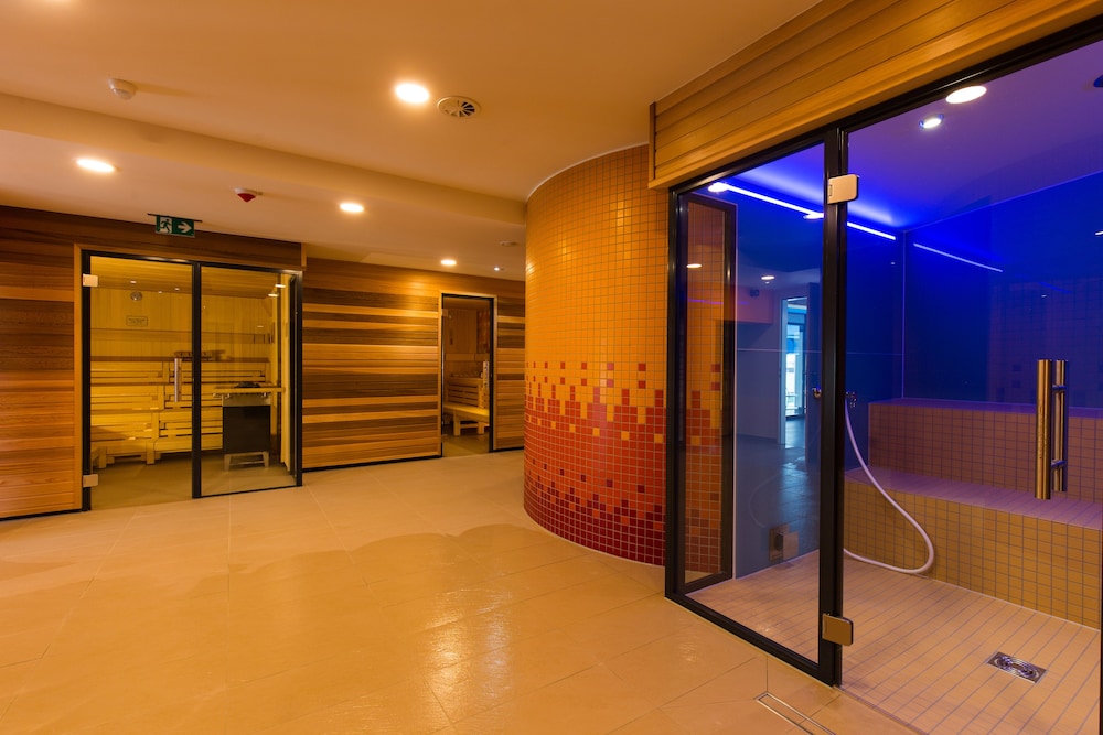 Carat Golf and Sporthotel 36/63
