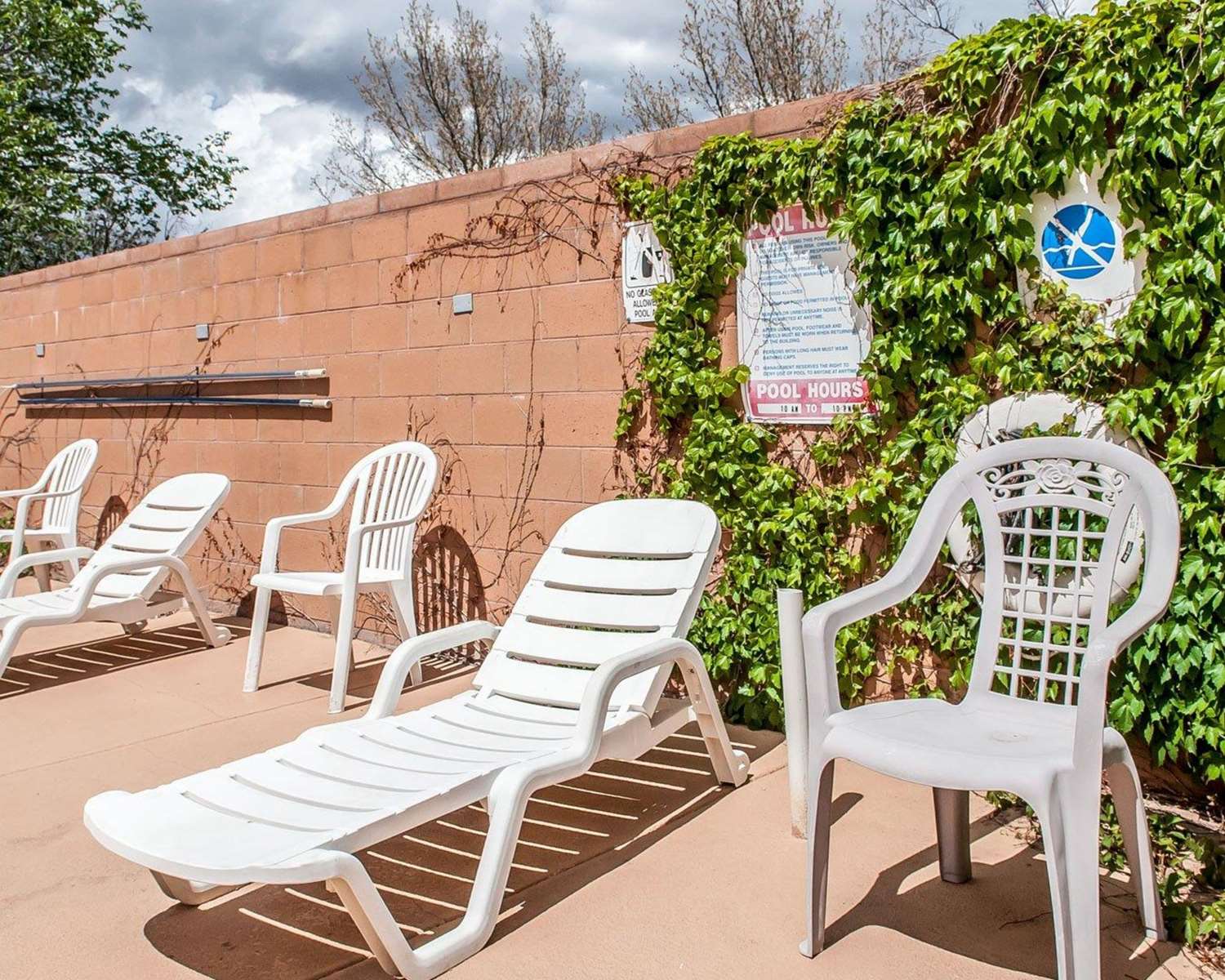 Econo Lodge Inn & Suites Santa Fe, NM 24/30