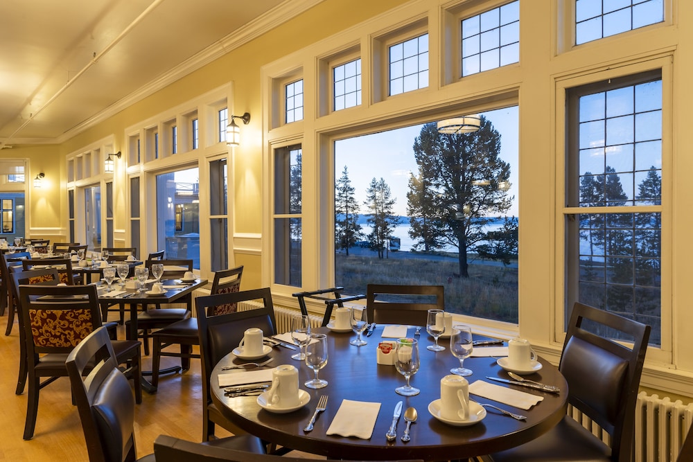 Lake Yellowstone Hotel And Cabins 32/46