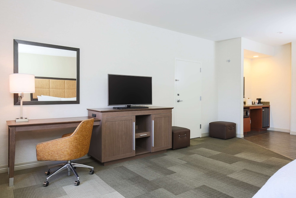 Hampton Inn & Suites Camarillo 34/39