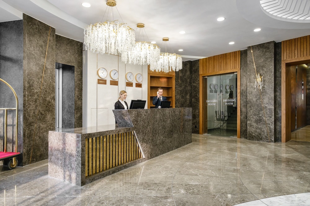 Grand Mildom Hotel 8/69