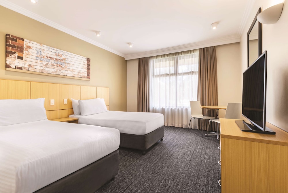 Mercure Sydney Blacktown 34/72