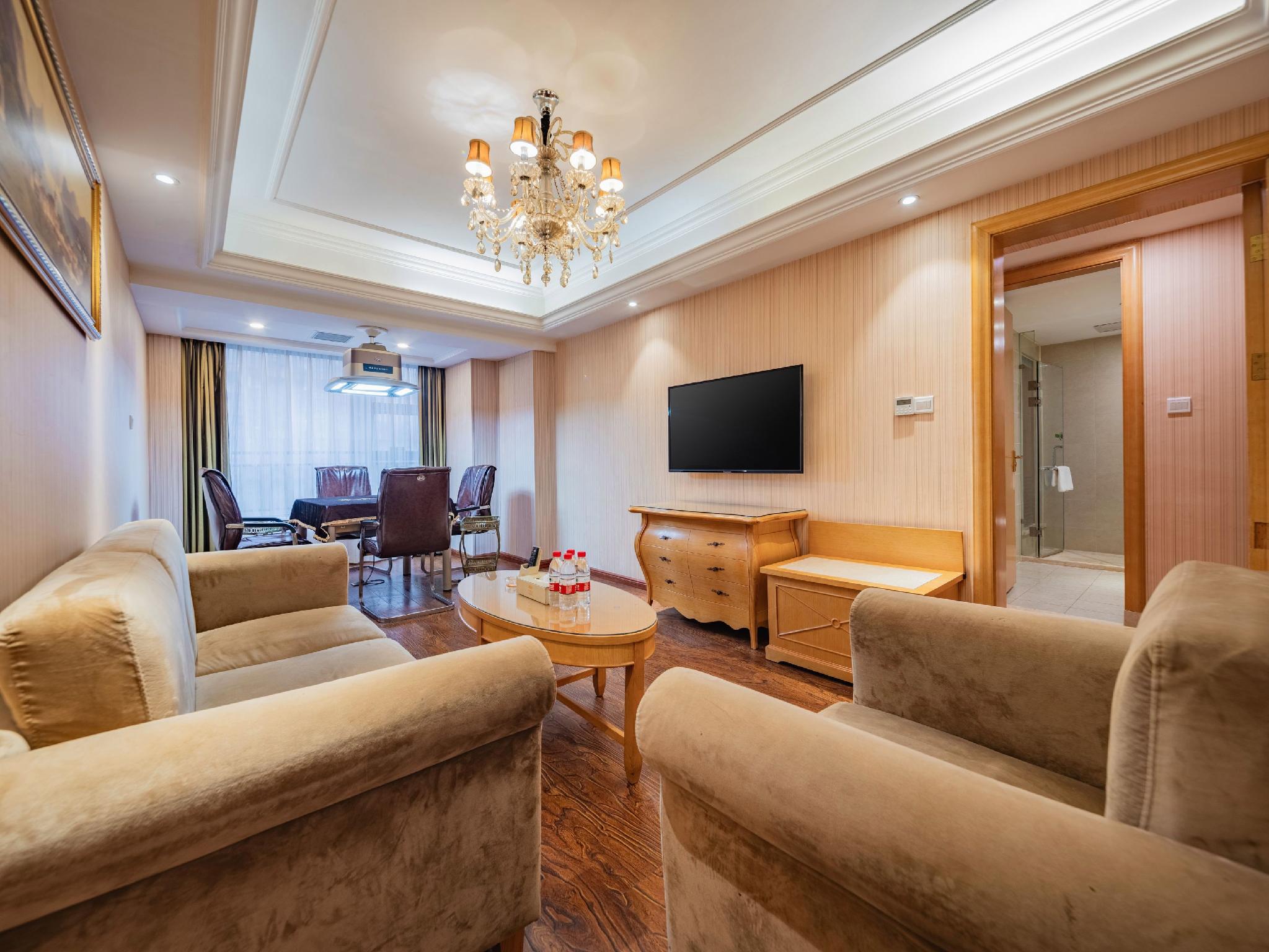 Vienna Hotel (Chengdu Dafeng Metro Station) 38/46