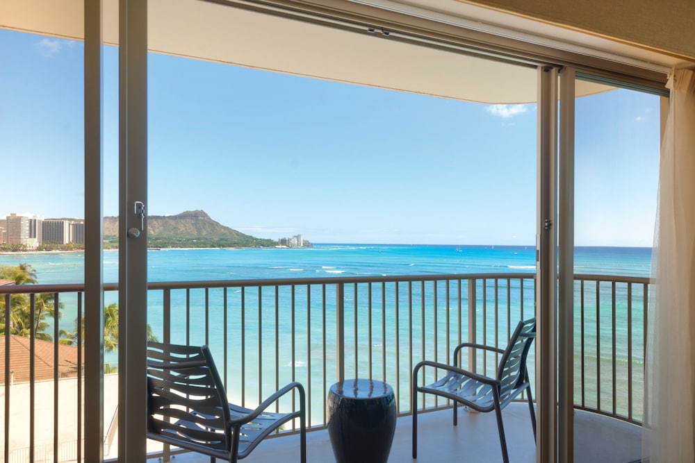 OUTRIGGER Reef Waikiki Beach Resort 75/86