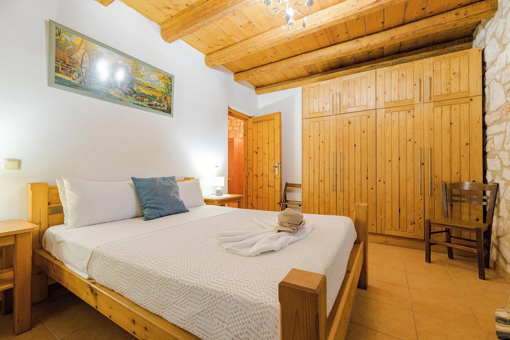 Duplex, 2 Double and Twin Beds