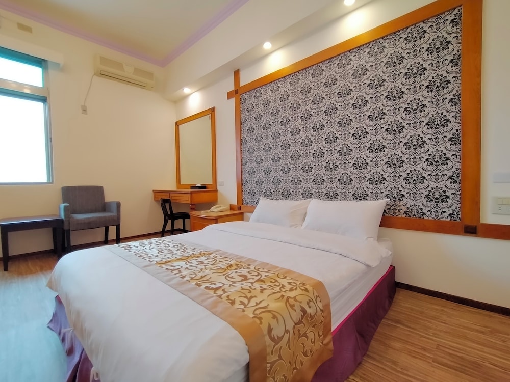 Tau Tau Chu Hotel 39/66
