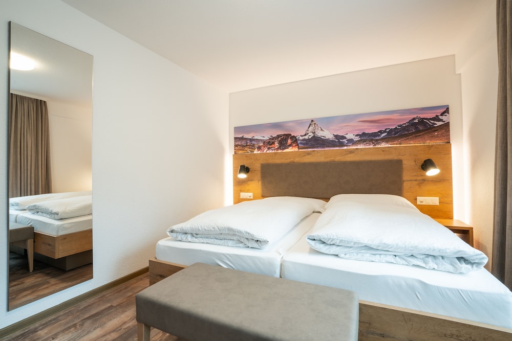 2 BEDROOMS, APARTMENT, MOUNTAIN VIEW