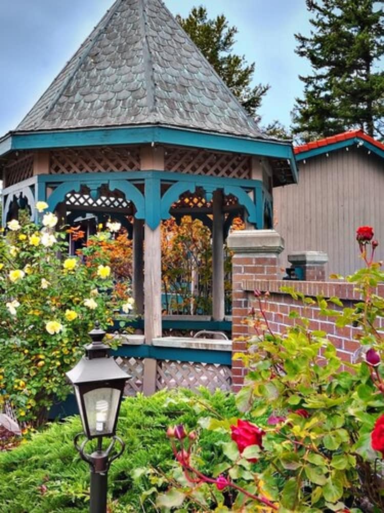 Coachman Inn Suites 58/64