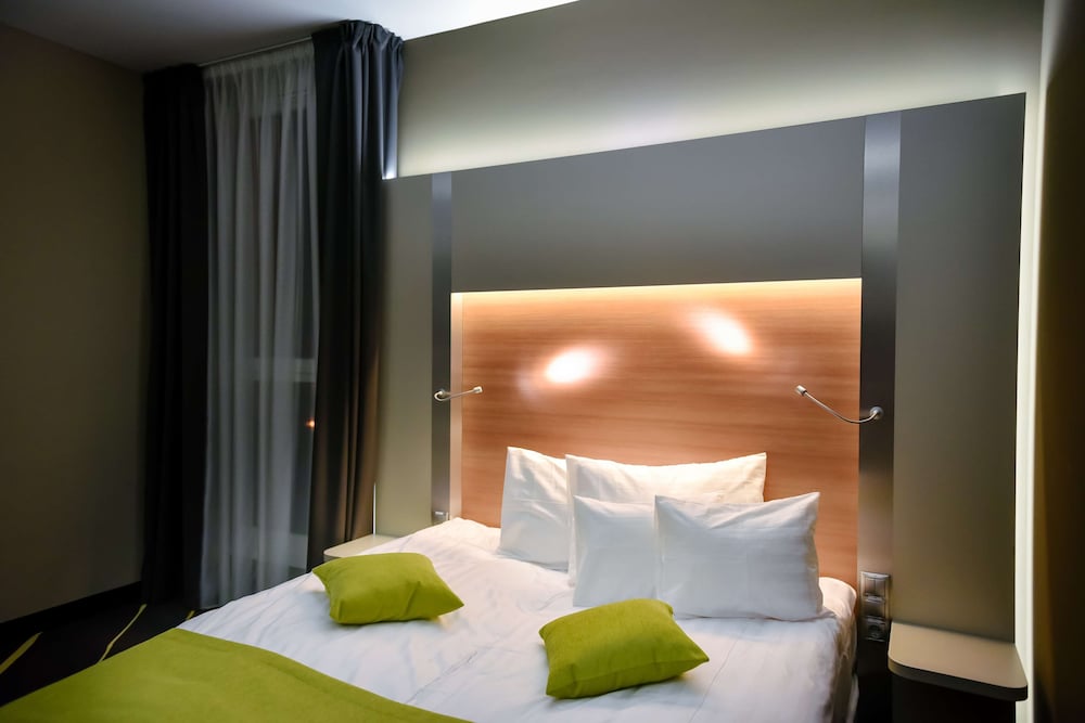 Best Western Plus Lakeside Hotel 36/58