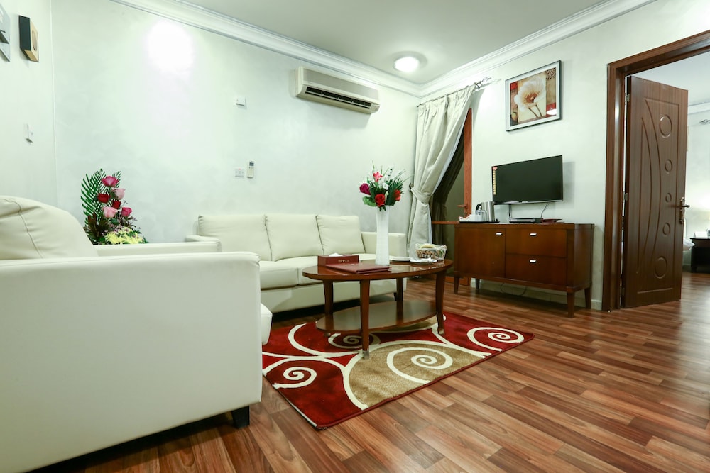 La Villa Suites Hotel 35/48