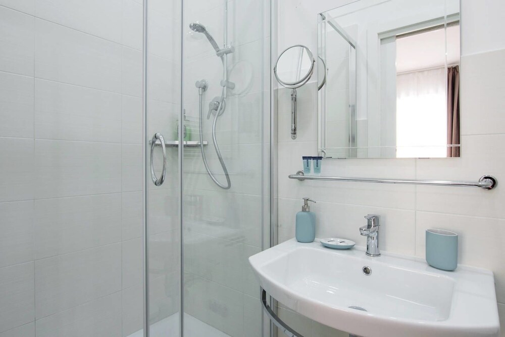 247 Luxuryrooms 49/50