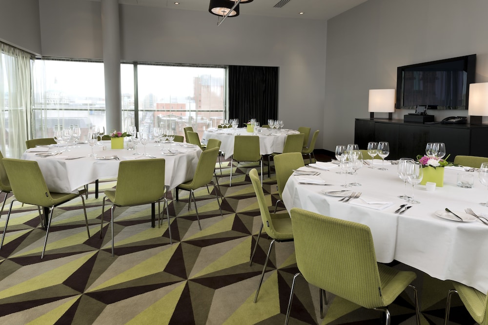 The Fitzwilliam Hotel Belfast 60/66