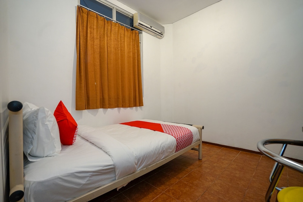 Super OYO 1844 Bravo Residence 23/39