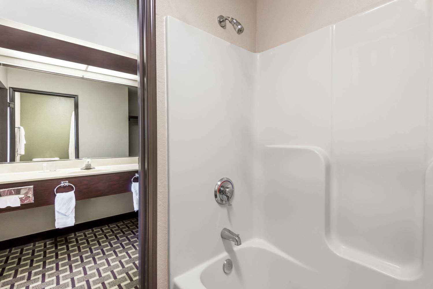 Super 8 By Wyndham Madison/Hanover Area 14/17