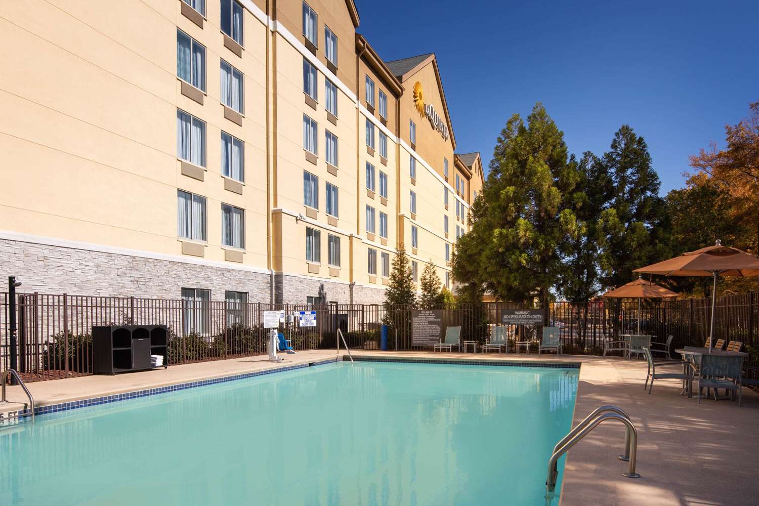 La Quinta Inn & Suites by Wyndham Atlanta Airport North 6/60