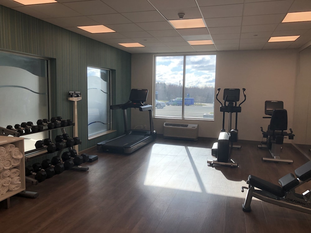 Holiday Inn Express Halifax Airport 42/65