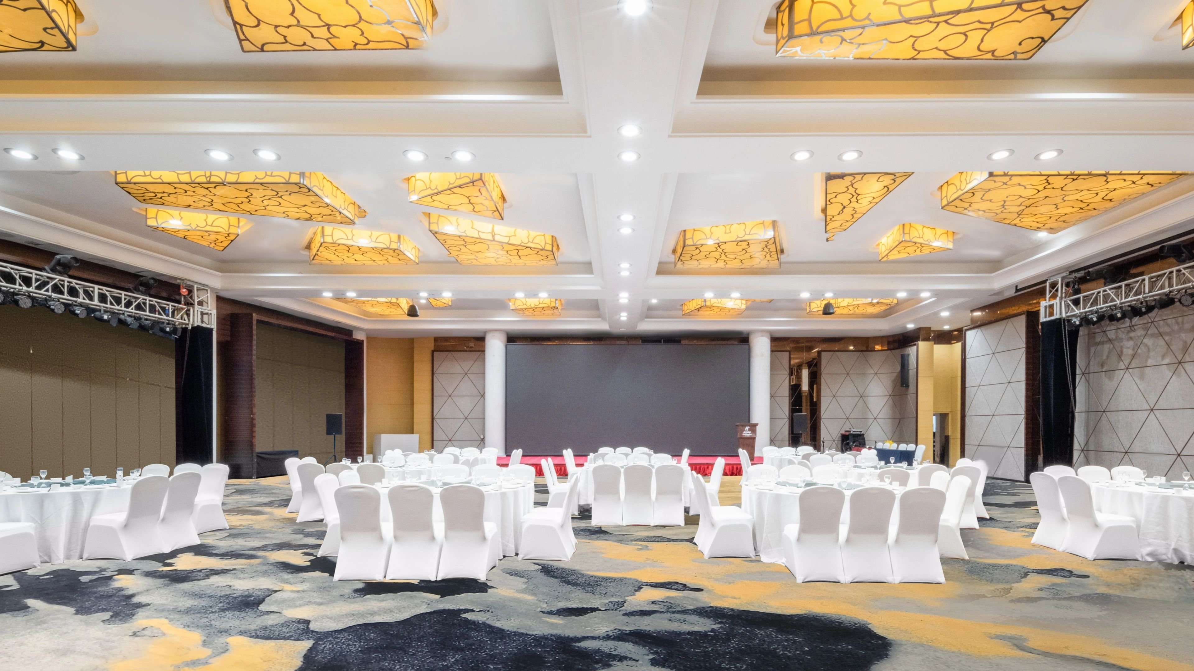 HOLIDAY INN SHIJIAZHUANG CENTRAL 68/77