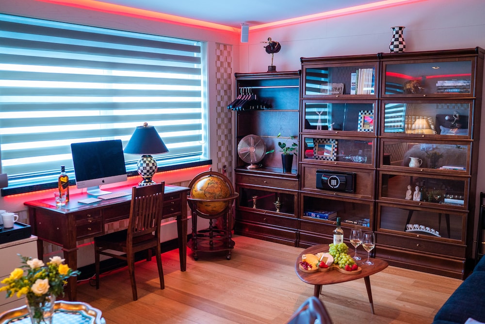 Diamond Suites 55/73