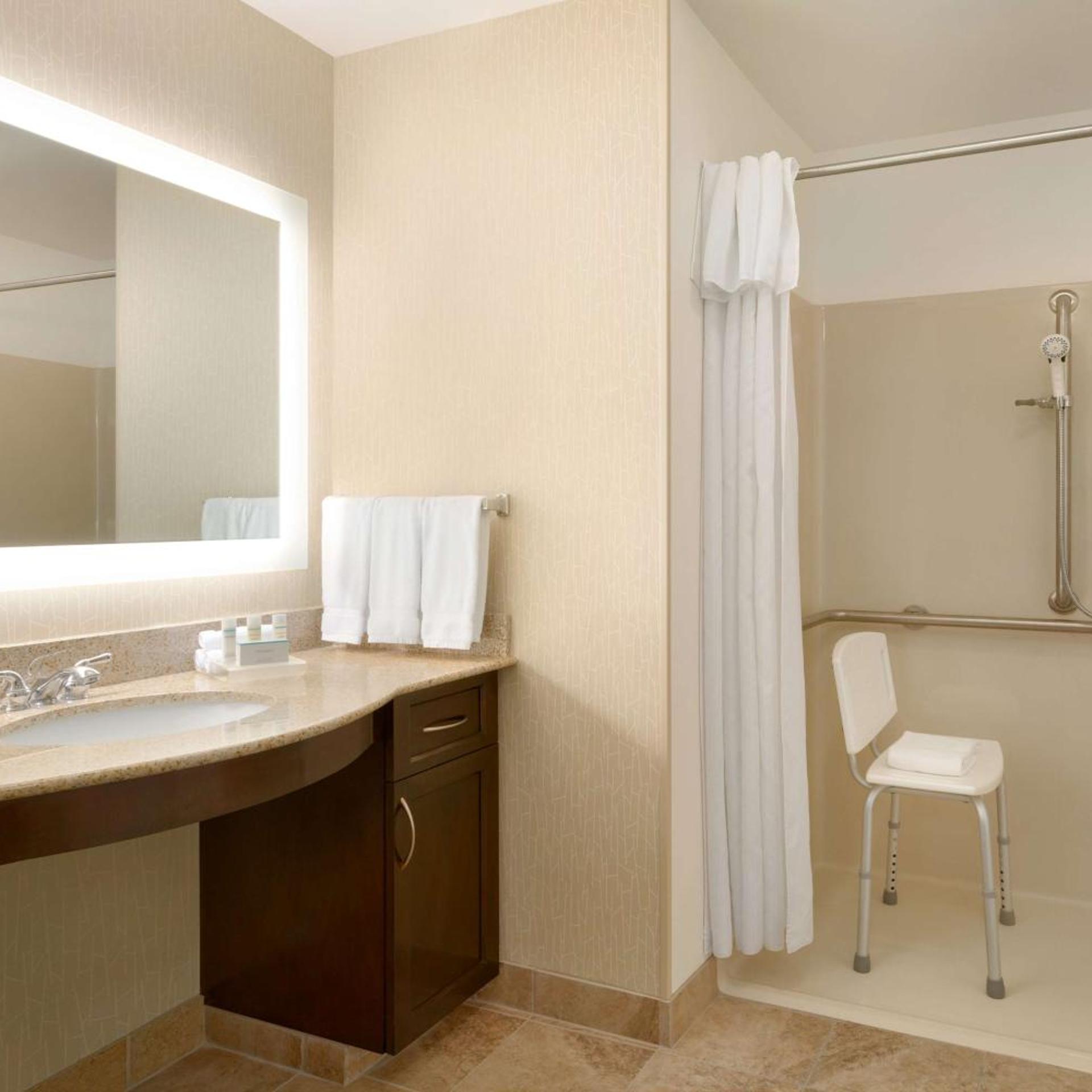 STUDIO, SUITE, KING BED, ACCESSIBLE
