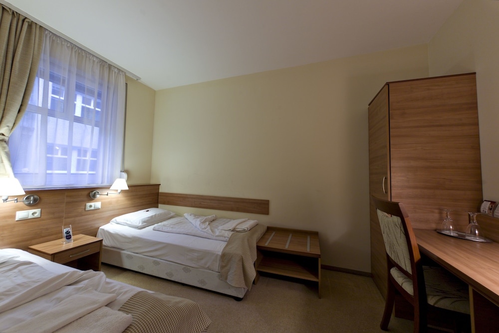 CIVITAS BOUTIQUE HOTEL 25/79