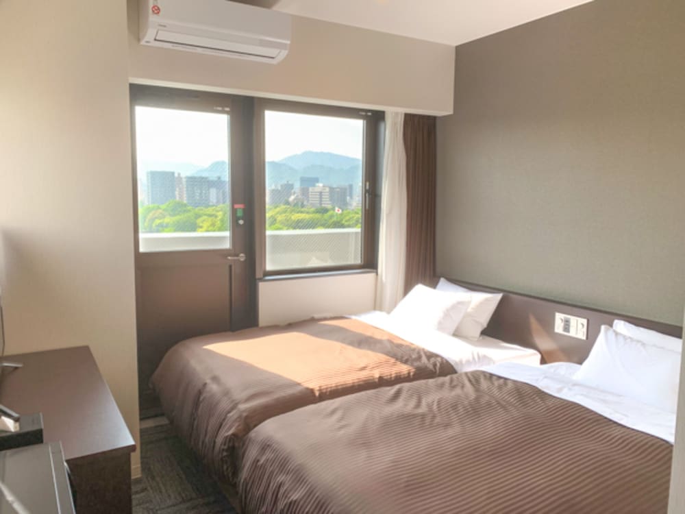 ROOM, TWIN BEDS, SMOKING
