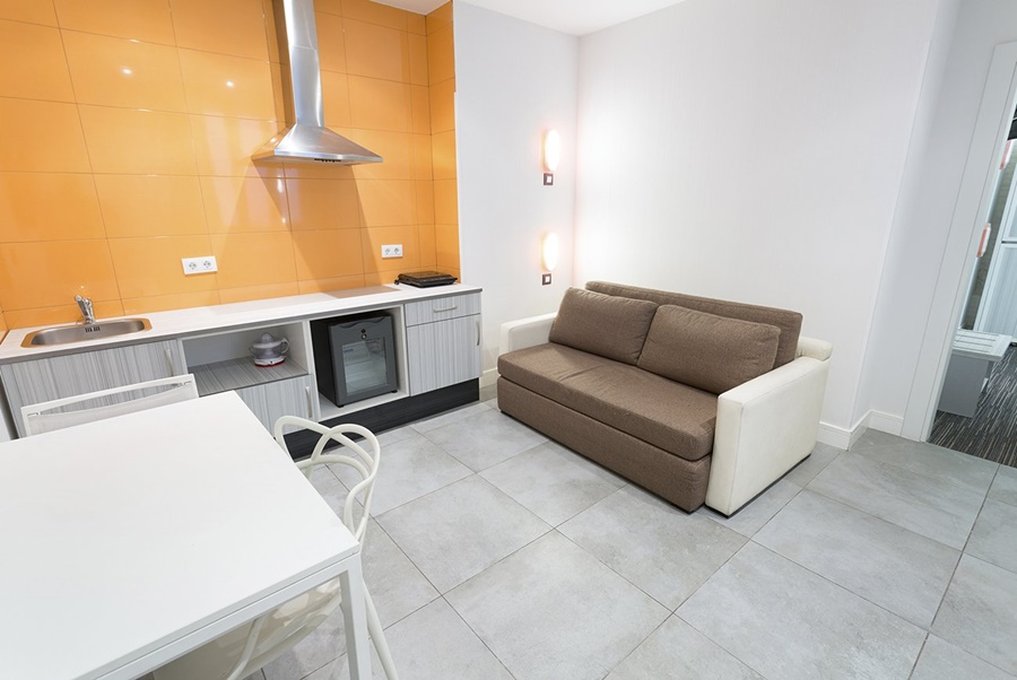 PETIT PALACE LEALTAD PLAZA 40/55