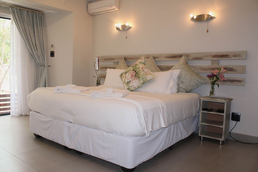 LUXURY, SUITE, KING BED