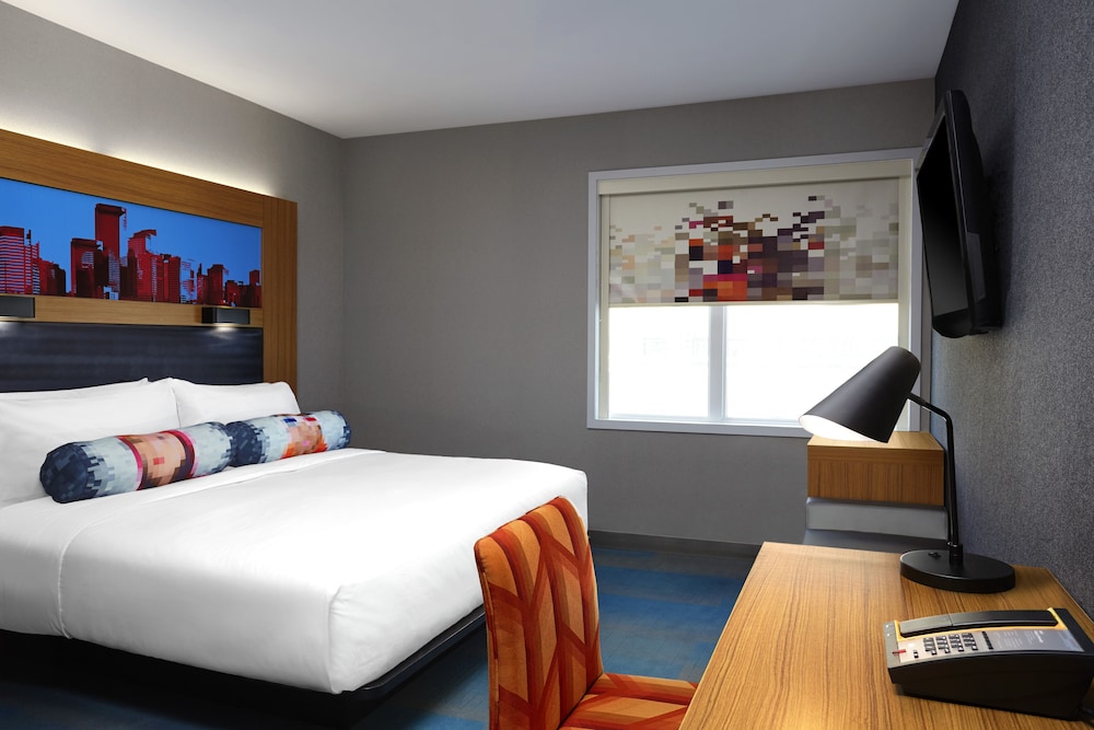 Room at Aloft Calgary University, CALGARY