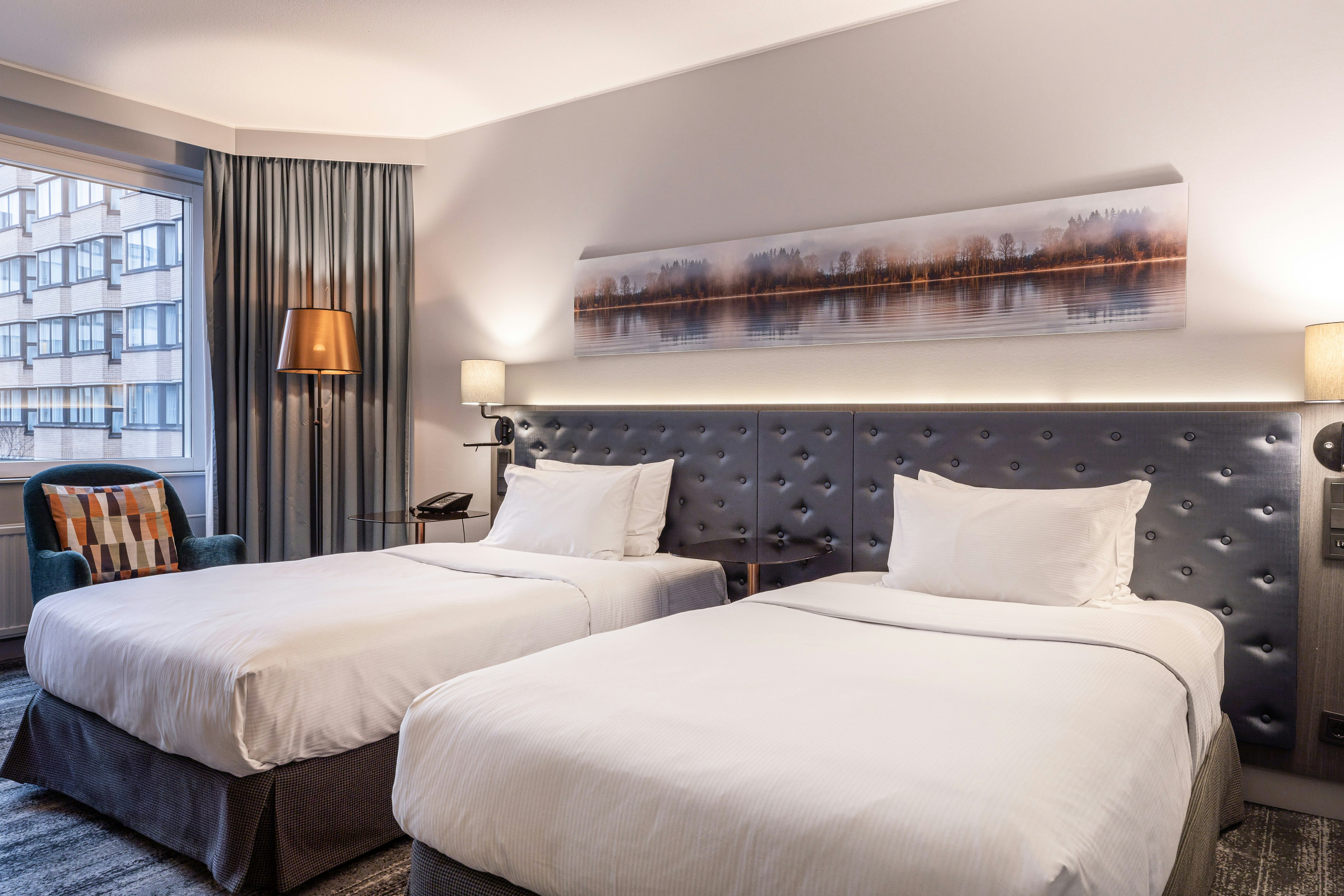 EXECUTIVE, TWIN BEDS